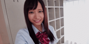 200%的笑颜！学生服黄袍加身！日菲混血新鲜出道！