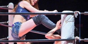 实力F的摔角写真少女，场上狂野场下可以更性感－－上福ゆき