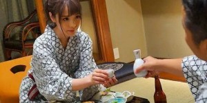IPX -439：OL桃乃木香奈又碰到了一位矮挫丑的男上司