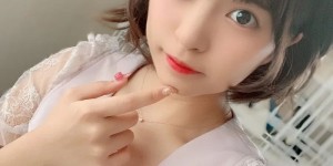 根尾朱里晒成小麦色皮肤 身材凹凸有致令人心动