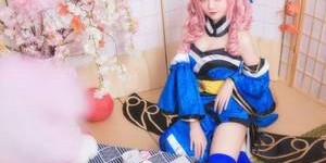 【迈博体育myball】大手捏住胸前的红梅 男主和女主在游泳池里做