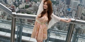濑亚美莉是怎么隐退 “御姐”被爆料兼职达外卖