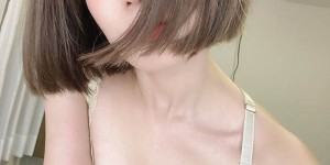 胸好大！老婆的巨乳姐姐「藤森里穂」穿内裤在家太诱惑，忍不住硬扑了上去！