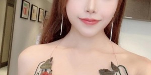 回头率100%的超胸妹子娜娜Hannah，笑容散发出满满的气质~