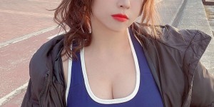 最强发电站！高颜值「极品正妹」撩人眼神让人恋爱，衣服里藏有超凶猛视角