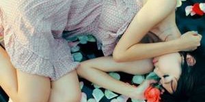 【迈博体育myball】男女朋友当着小孩子吻 姐妹出嫁 六王爷三王爷
