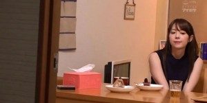 岬奈奈美IPX-470 女下属出差酒后讨好中年上司