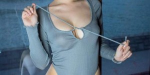忍野沙罗(忍野さら)最新写真图片 最胸女大生让G奶出来透气