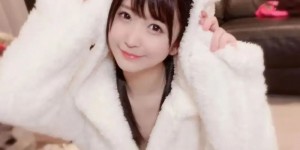 高产女演员深田结梨 出道前阅男无数经验丰富