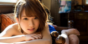 椎名空FLNS-180 话题女王变成撩妹高手