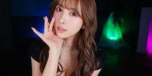 AV天后出道6周年“裸体写真宠粉” 网：出道作还躺在我的D槽