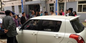 “你月薪五万，随便少买个包，都能养活弟媳一家，真够冷血无情”