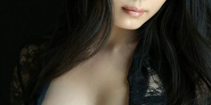 川村雪绘以成熟风韵及G奶 成为30代最具魅力写真女优