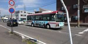 《薄樱鬼》痛公车上路 粉丝拍照帮官方宣传