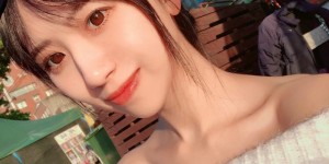 台湾正妹叫何蓁 低胸装美女夜景照迷人