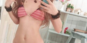 日本网络正妹草莓水手服诱惑 性感透明让人招架不住