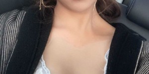 台湾性感模特Angel Chou 深V礼服豪乳呼之欲出