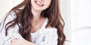 围棋女神黑嘉嘉笑容迷人 美出透明宛如女神下凡