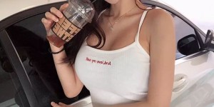 受不了了！！妹子的完美身材，主要是靠….