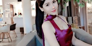 性感辣妈学游泳 比基尼秀完美曲线超诱人