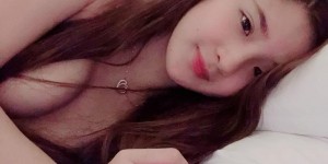 沙滩美女Tyra ku 长发正妹火辣身材吸引游客眼球