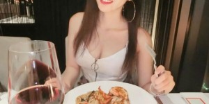 台湾性感辣妹佩茹Penny 沐浴照酥胸半露令人流鼻血