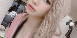 知名coser「えなこ」cos七大罪，小露肚脐性感又可爱