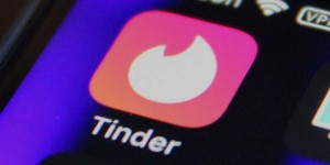 老婆出差寂寞Tinder约人 夫妻意外再次配对成功