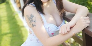 折磨花蒂镜子失禁 进入11岁女孩的身体
