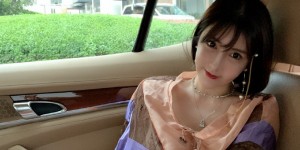 微博妹子@小甜甜 甜美的外表下居然藏着凹凸有致的身材！