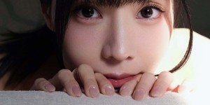 【网络美女】中职人气MC艾融生日分享特别舞蹈，海边热舞视频获23万观看！