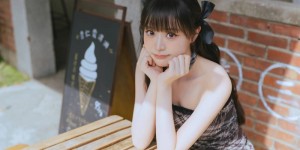 【网络美女】边荷律首本写真《荷止微甜》精装典藏版限时预购倒数，签书会加码送限定海报！