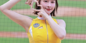 【网络美女】啦啦隊女神 → 魅力發電姬！峮峮續任內衣代言 E 級身材炸裂，再創秒殺奇蹟！