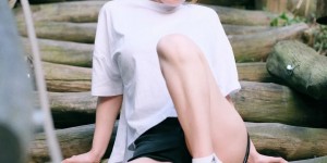 itotii正妹：正妹补习班老师 逛花灯就算穿着衣服也看得出份量