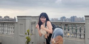itotii正妹：制服！性感小学妹「小九九」绑发就炸开，一身姣好凹凸的曲线