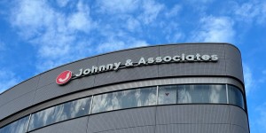 泷沢秀明退任「Johnny’s Island」社长并于10月底离开杰尼斯由前V6井ノ原快彦继任