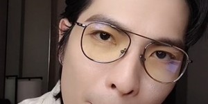 蕭敬騰隔空抿嘴跟向太撒嬌「媽咪教我玩抖音」！陸網跟風拍片嘲諷：雨神改名叫油神？