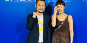 九把刀以壓倒性票數獲獎！「曬王淨醜照3連發」：跟別人拍照務必要檢查