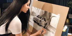 美艳正妹画家「Helen」作画，变成焦点！