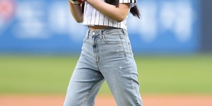 韩国女艺人金诗雅担任职业棒球比赛开球嘉宾