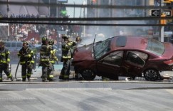 纽约时报广场驾车撞人司机疑酒驾 18岁女孩殒命