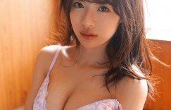 148公分的小只马“栗山莉绪”下海，很像前辈桃乃木かな(桃乃木香奈)！
