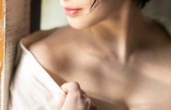 G奶小只马「三宫つばき」化身骚气OL，「解开衬衫的巨乳」让人无限遐想！