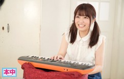 甜笑F杯美少女“一年多没做爱” 键盘柯南进攻…极品body下海原因公开