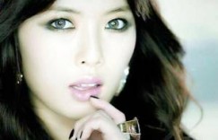 【迈博体育myball】娇妻3p全过程 客厅沙发趴好屁股翘起来打