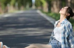 【迈博体育myball】15学生初次破初视频 我揉着老师的大胸漫画