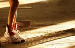 【迈博体育myball】进办公室看见老师在自慰 同学下课把我拉到没人的地方