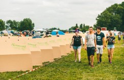 KarTent设计纸帐篷 厚纸板制成帐篷遮风避雨没问题