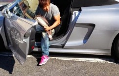 全额付现买奥迪跑车 清水健泪诉：谁叫银行看不起我