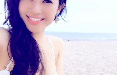 苍井空配戴“红领巾”替壮阳药做公益 网友怒轰：你不配